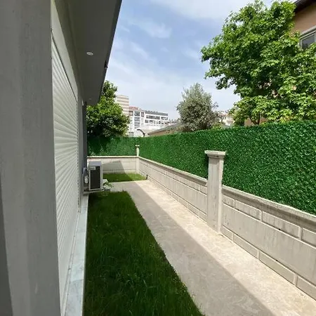 Hotell Merkezde 2+1 Esyali Bahceli Muestakil Ev, 4*