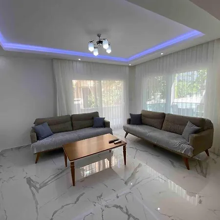 Merkezde 2+1 Esyali Bahceli Muestakil Ev, Hotell
