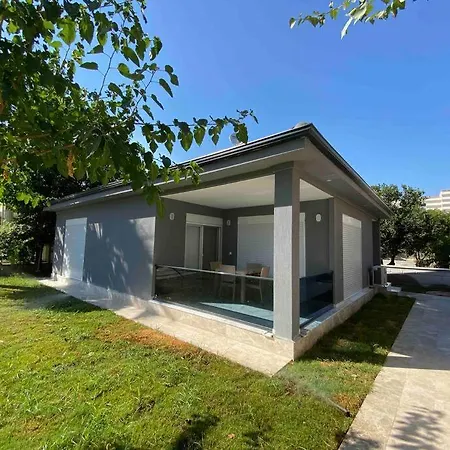 Merkezde 2+1 Esyali Bahceli Muestakil Ev, Hotell 4*