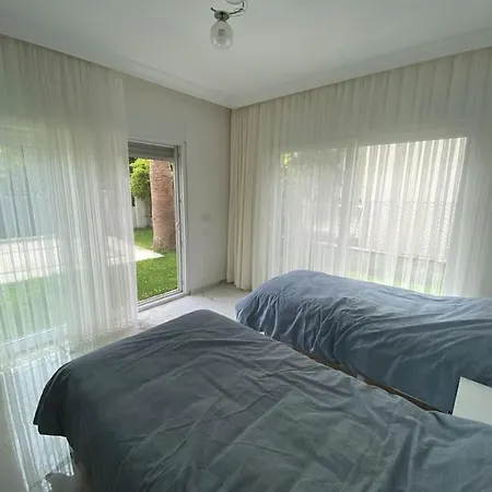 Hotell Merkezde 2+1 Esyali Bahceli Muestakil Ev,