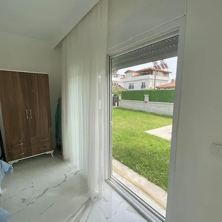 Hotell Merkezde 2+1 Esyali Bahceli Muestakil Ev,
